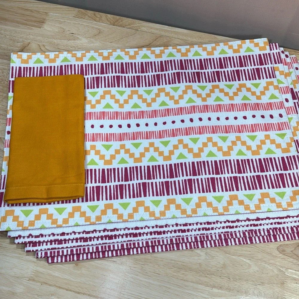 Pier 1 tribal colorful set of 6 placemats NWOT reversable